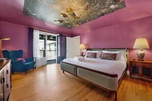 6 bedrooms, iron/ironing board, WiFi, bed sheets