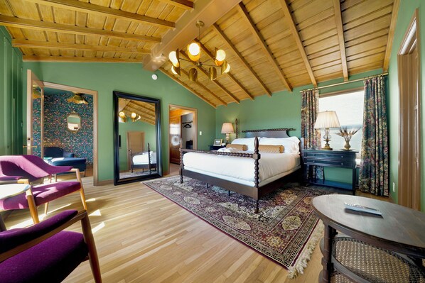 6 bedrooms, iron/ironing board, WiFi, bed sheets