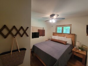 4 bedrooms, WiFi, bed sheets - Road America and Golf Retreat (Plymouth)