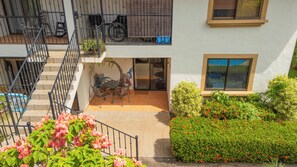 Exterior detail - Seaside Solace - 2 Bedrooms 500 Meters To Beach (Coco)