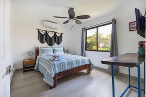 2 chambres, coffres-forts dans les chambres, bureau, Wi-Fi gratuit