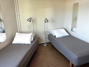 Basic Double Room, Garden View | Desk, laptop workspace, free WiFi - Hostel Oslofjord (Bærum)