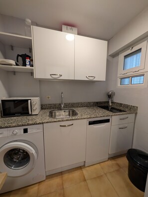 Fridge, microwave, dishwasher, coffee/tea maker - 190 - Livingtarifa Azahar (Tarifa)