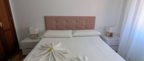 Bügeleisen/Bügelbrett, kostenloses WLAN, Bettwäsche