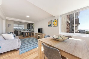 Interior - Light and Modern Green Point Apartment (Cape Town)