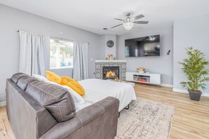 4 bedrooms, iron/ironing board, travel cot, free WiFi