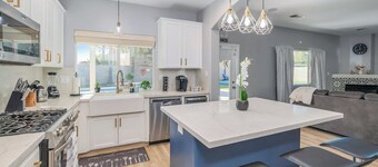 Spacious 4-bedroom house with Pool, Fun BackYard & Amazing Game Room