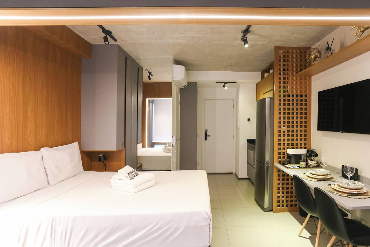 Studio | 1 bedroom, blackout drapes, iron/ironing board, free WiFi