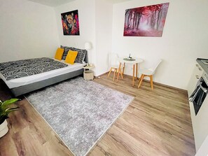 1 habitación, tabla de planchar con plancha, wifi gratis y ropa de cama 