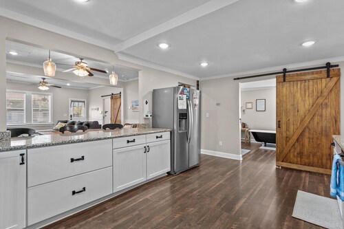 Southport Salty Patriot-Walk to DT/Pets/Fully fenced with firepit!