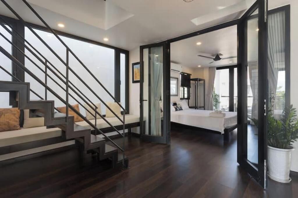 3 bedrooms, travel crib