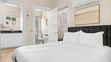 1 slaapkamer, een strijkplank/strijkijzer, reisbedje, wifi