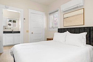 1 bedroom, iron/ironing board, travel cot, WiFi