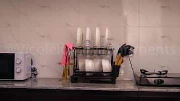 Microonde, forno, piano cottura, lavastoviglie
