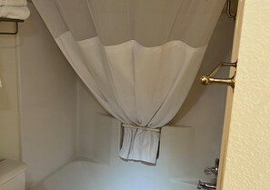 Combined shower/tub, towels, soap, shampoo