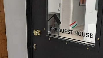 Fassade der Unterkunft – Abend/Nacht