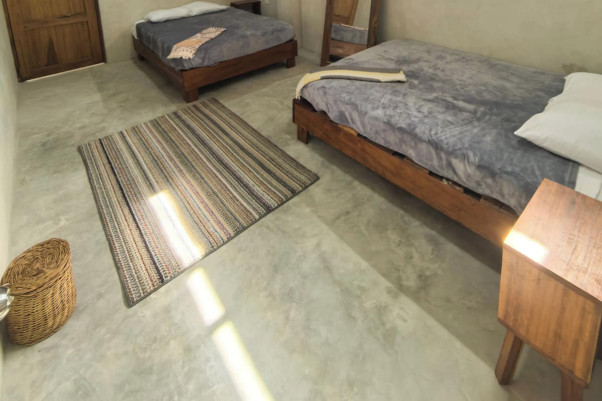 Familiesuite, 4 soverom, terrasse, bakgårdsutsikt | Wi-fi (inkludert) og sengetøy