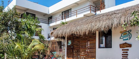 Fachada de la propiedad