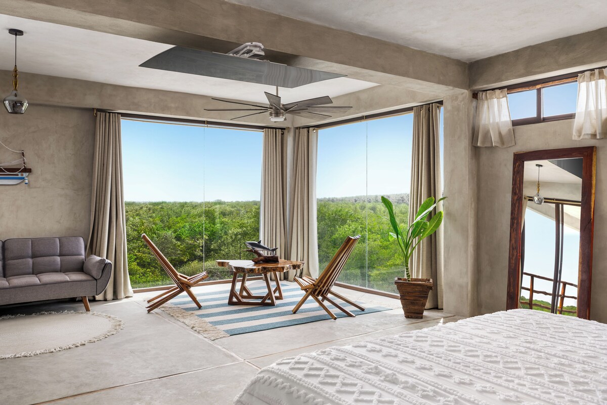 Suite Deluxe, vistas parciales al mar | Wifi gratis y ropa de cama