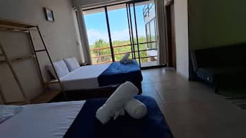Estudio junior, vistas al patio | 4 dormitorios, wifi gratis, ropa de cama