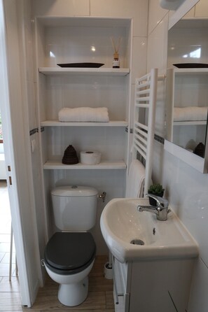 HandtĂŒcher, Seife, Toilettenpapier