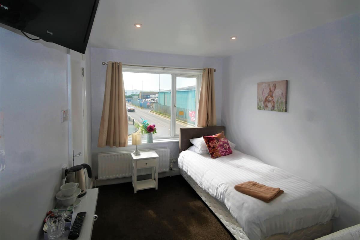 1 bedroom, in-room safe, iron/ironing board, free WiFi