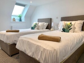 Superior Double or Twin Room, Sea View | 1 bedroom, in-room safe, iron/ironing board, free WiFi