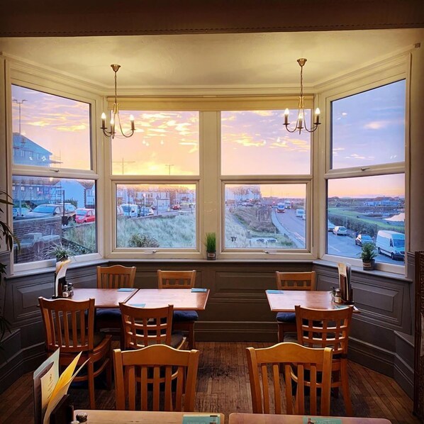 供應晚餐,英國料理,海景