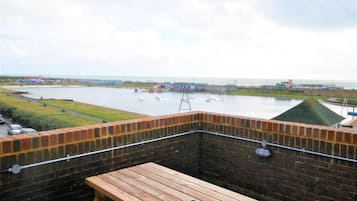 Habitación básica, balcón, vista al mar | Vista del balcón