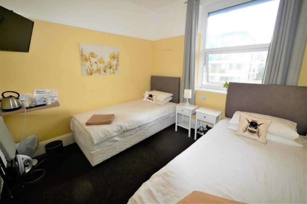 Basic Twin Room, Shared Bathroom, City View