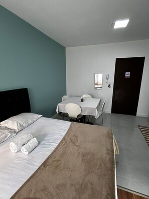 Blackout drapes, iron/ironing board, free WiFi - Residencial Karine (Joinville)