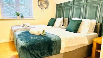 4 bedrooms, iron/ironing board, internet, bed sheets