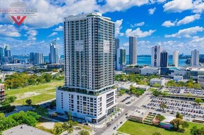 Exterior - Great 2bed/2bath in Miami! Million Dollar views! (Miami)