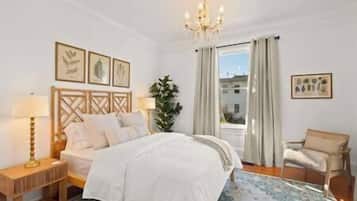 3 bedrooms, iron/ironing board, WiFi, bed sheets