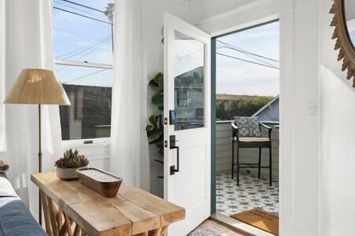 The Sea Breeze Suite at Twin Palms