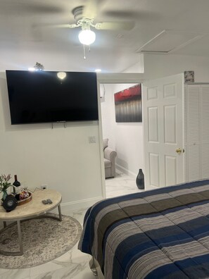 1 室のベッドルーム、デスク、アイロン / アイロン台、WiFi