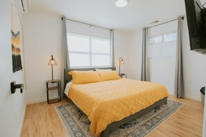 3 bedrooms, Internet - Desert Oasis Hot Tub Retreat! (Albuquerque)