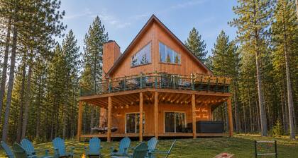 Modern Torch Lake Retreat: Speakeasy, Hot Tub, Sauna, Golf Sim, Arcade & More