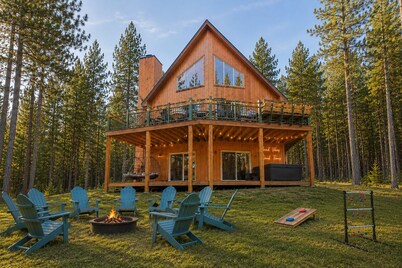 Modern Torch Lake Retreat: Speakeasy, Hot Tub, Sauna, Golf Sim, Arcade & More