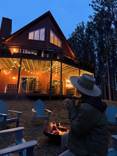 NEW Modern Torch Lake Retreat w/Hidden Speakeasy: Golf Sim/Theater/Hot Tub&Games