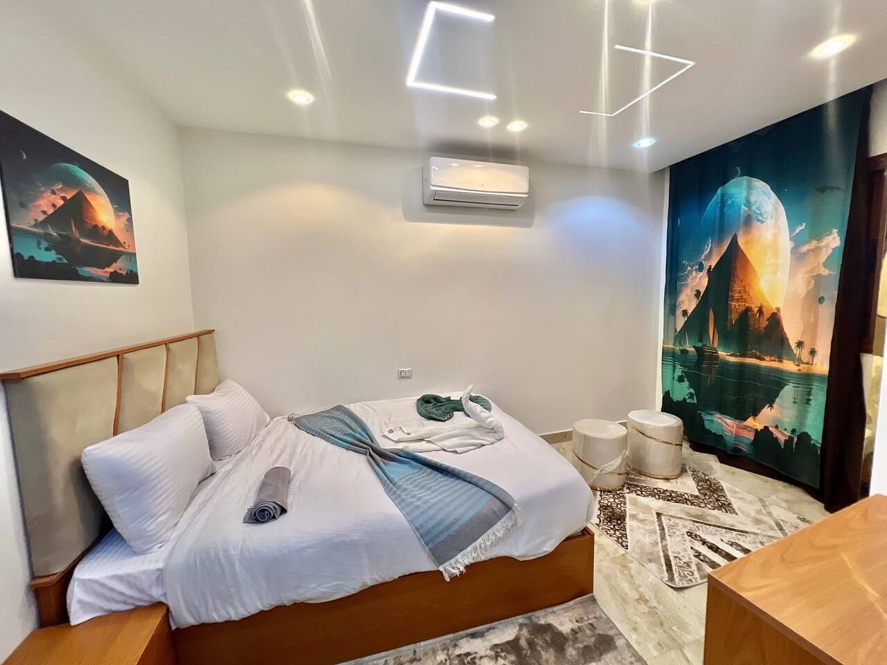 Minibar con artículos gratuitos y sistema de insonorización 