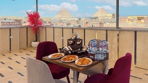 Free daily continental breakfast - Paradise Pyramids View INN  (Giza)