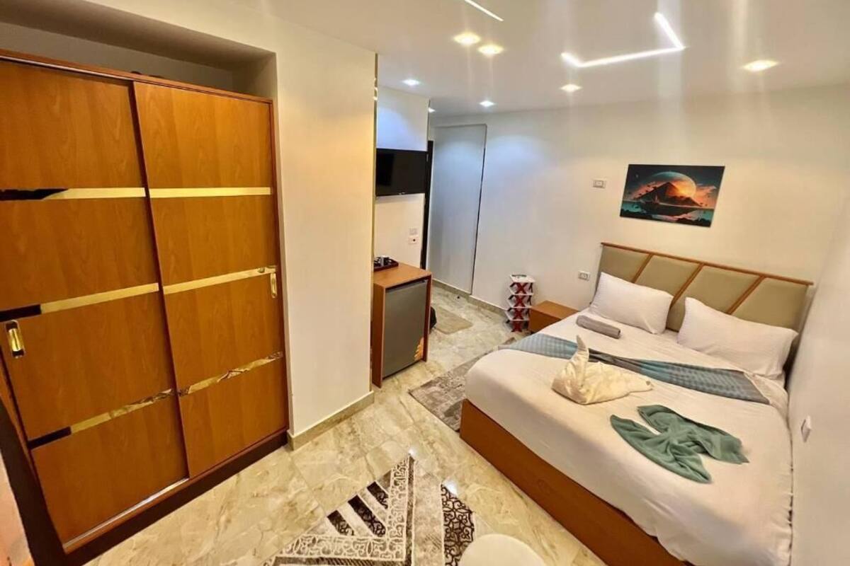 Pillowtop beds, minibar, soundproofing, iron/ironing board