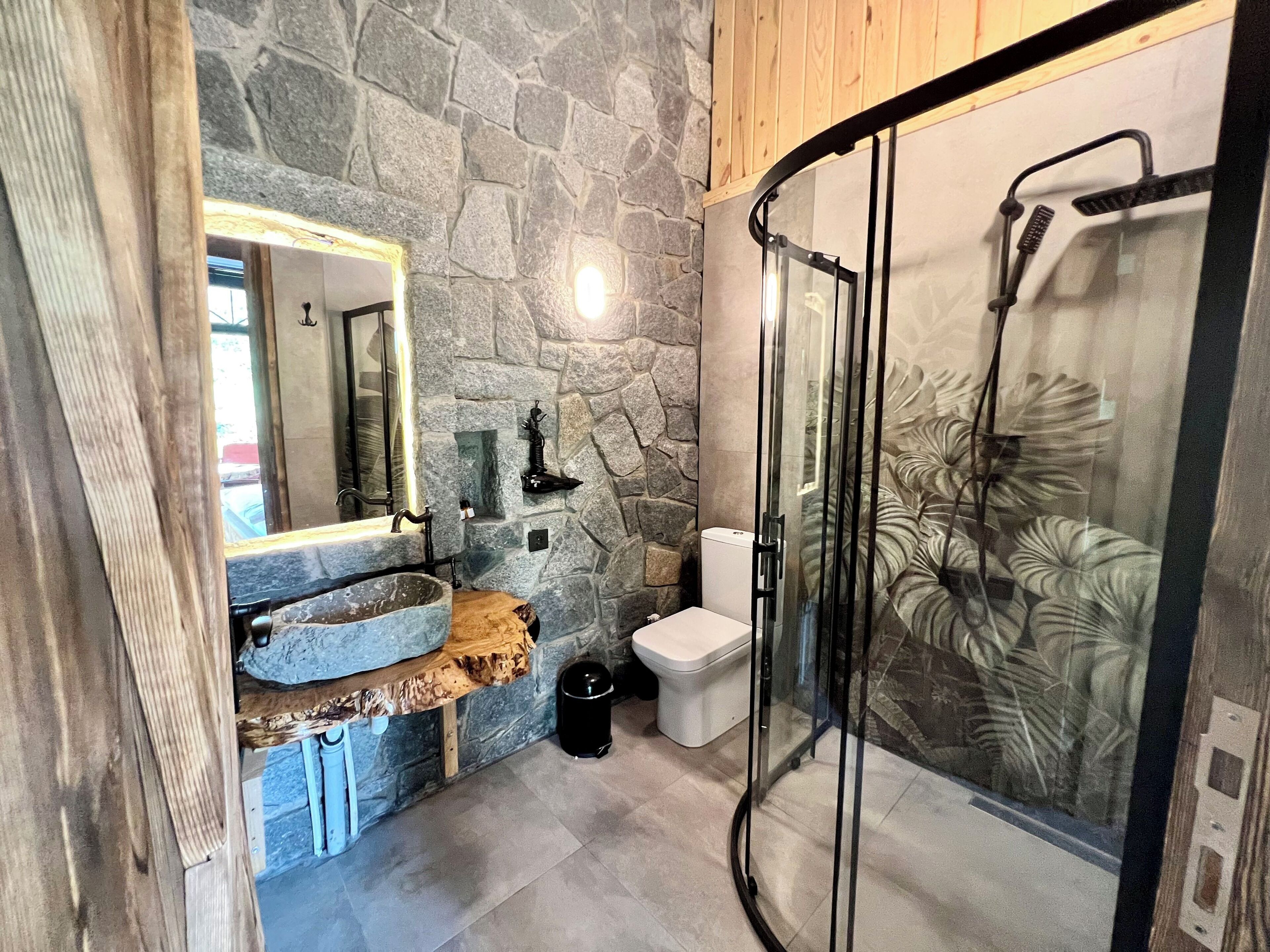 Quarto casal premium | Banheiro | Chuveiro, produtos de toalete grátis, secador de cabelo 