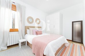 4 chambres, fer et planche à repasser, Wi-Fi, draps fournis