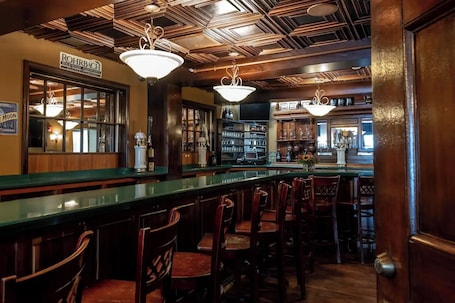 Bar (on property). Bethia Room - Big Tree Inn - In-Room Jacuzzi