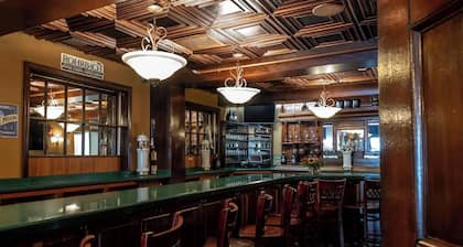 Bethia Room - Big Tree Inn - In-Room Jacuzzi