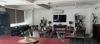 3-bedroom house in awesome Gurugram with WiFi, AC