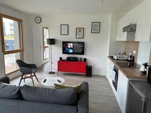 Réfrigérateur, micro-ondes, four, plaque de cuisson