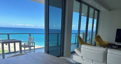 Spectacular Beach front with WiFi, fitness room and Spa service